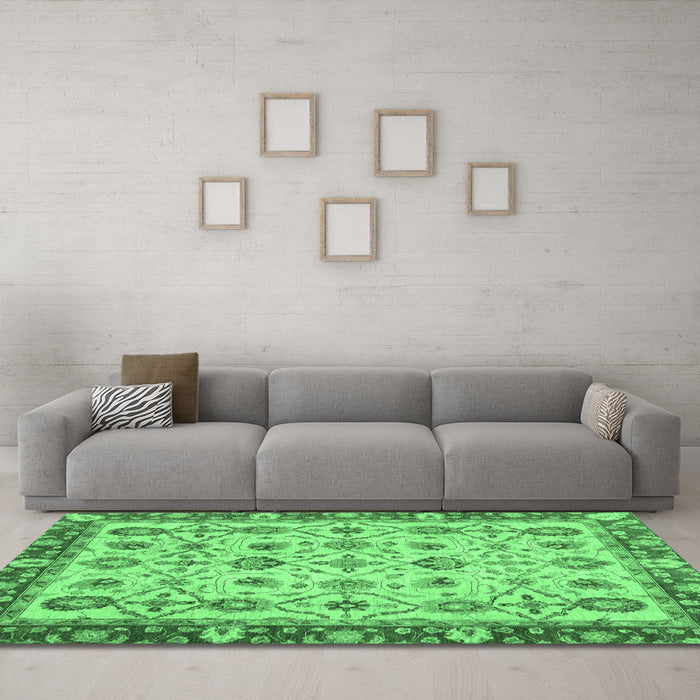 Machine Washable Oriental Emerald Green Traditional Area Rugs in a Living Room,, wshabs3037emgrn