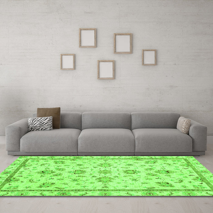 Machine Washable Oriental Green Traditional Area Rugs in a Living Room,, wshabs3038grn