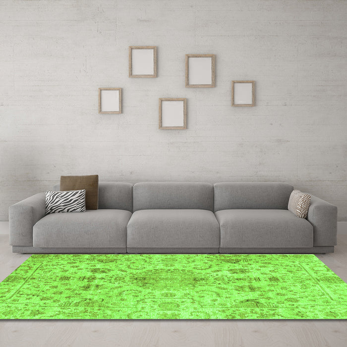 Machine Washable Oriental Green Traditional Area Rugs in a Living Room,, wshabs3040grn