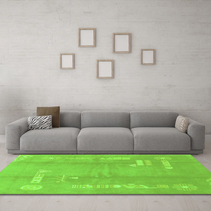 Machine Washable Abstract Green Modern Area Rugs in a Living Room,, wshabs3063grn