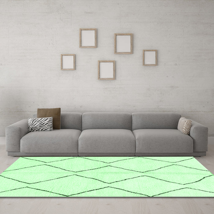 Machine Washable Solid Emerald Green Modern Area Rugs in a Living Room,, wshabs3072emgrn