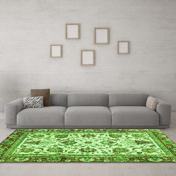 Machine Washable Oriental Green Traditional Area Rugs in a Living Room,, wshabs3091grn