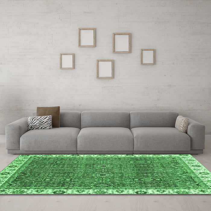 Machine Washable Oriental Emerald Green Traditional Area Rugs in a Living Room,, wshabs3098emgrn