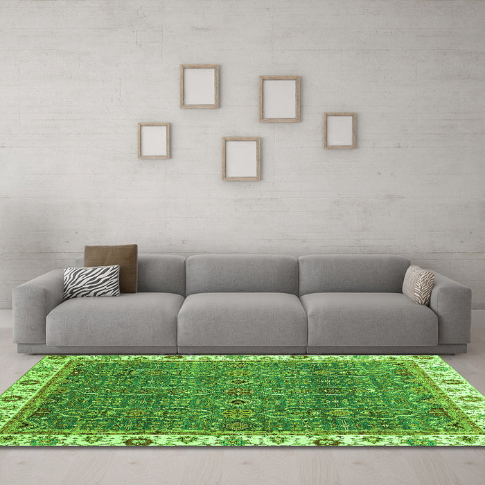 Machine Washable Oriental Green Traditional Area Rugs in a Living Room,, wshabs3098grn