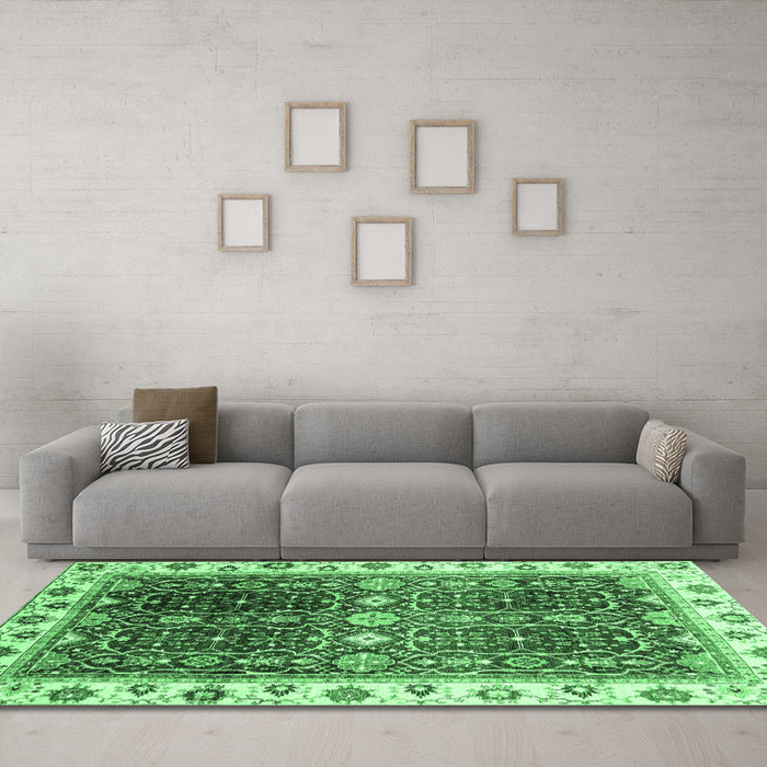 Machine Washable Oriental Emerald Green Traditional Area Rugs in a Living Room,, wshabs3100emgrn