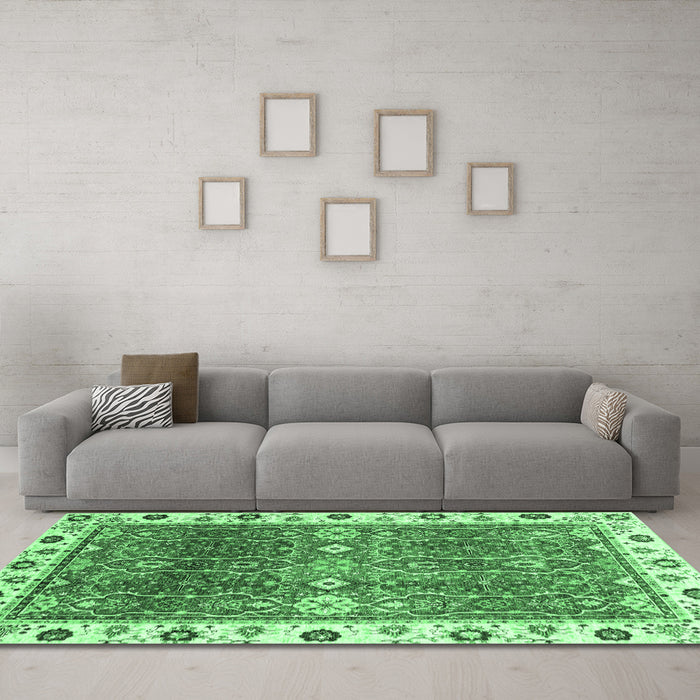 Machine Washable Oriental Emerald Green Traditional Area Rugs in a Living Room,, wshabs3103emgrn