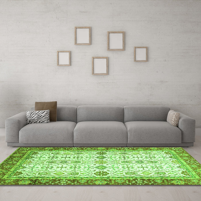 Machine Washable Oriental Green Traditional Area Rugs in a Living Room,, wshabs3104grn