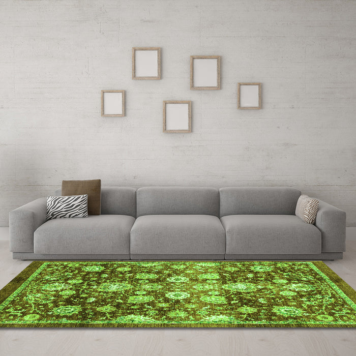 Machine Washable Oriental Green Traditional Area Rugs in a Living Room,, wshabs3113grn