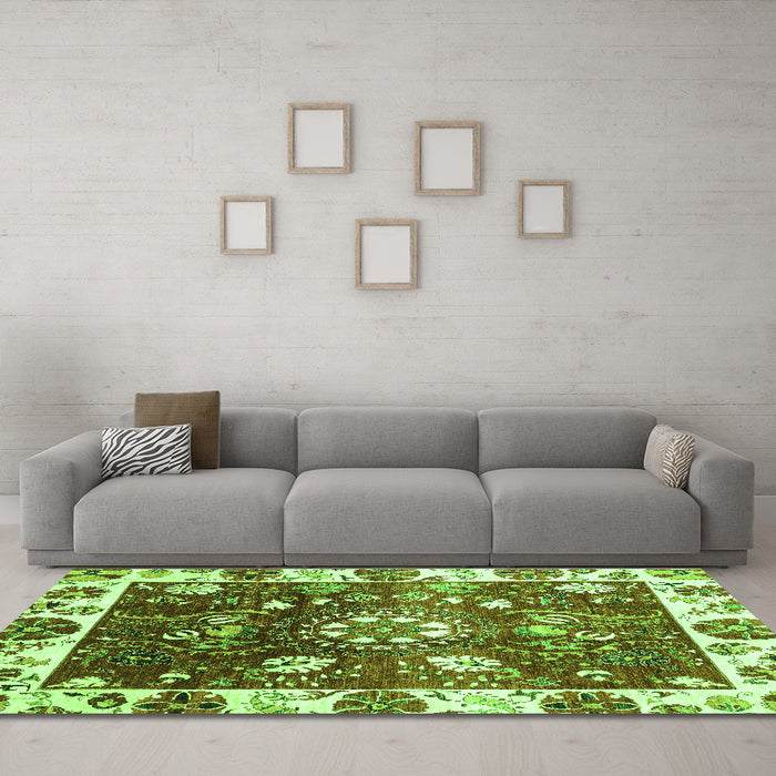 Machine Washable Oriental Green Traditional Area Rugs in a Living Room,, wshabs3114grn