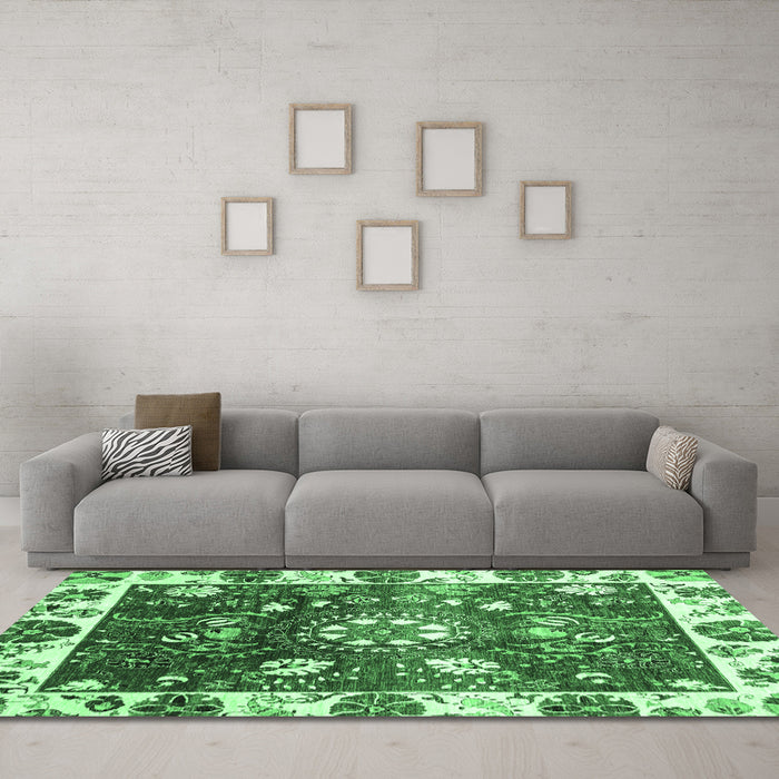 Machine Washable Oriental Emerald Green Traditional Area Rugs in a Living Room,, wshabs3114emgrn