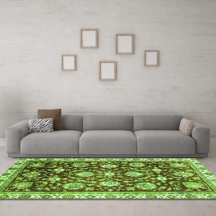 Machine Washable Oriental Green Traditional Area Rugs in a Living Room,, wshabs3115grn