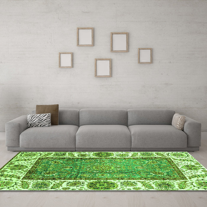 Machine Washable Oriental Green Traditional Area Rugs in a Living Room,, wshabs3117grn