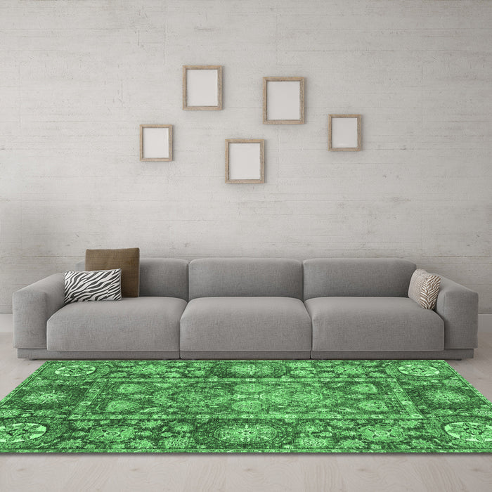 Machine Washable Oriental Emerald Green Traditional Area Rugs in a Living Room,, wshabs3122emgrn
