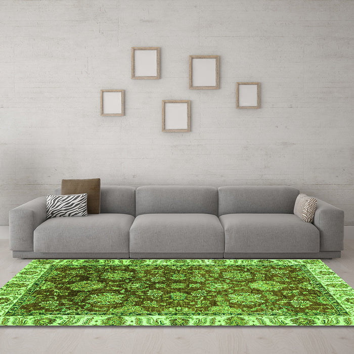 Machine Washable Oriental Green Traditional Area Rugs in a Living Room,, wshabs3123grn