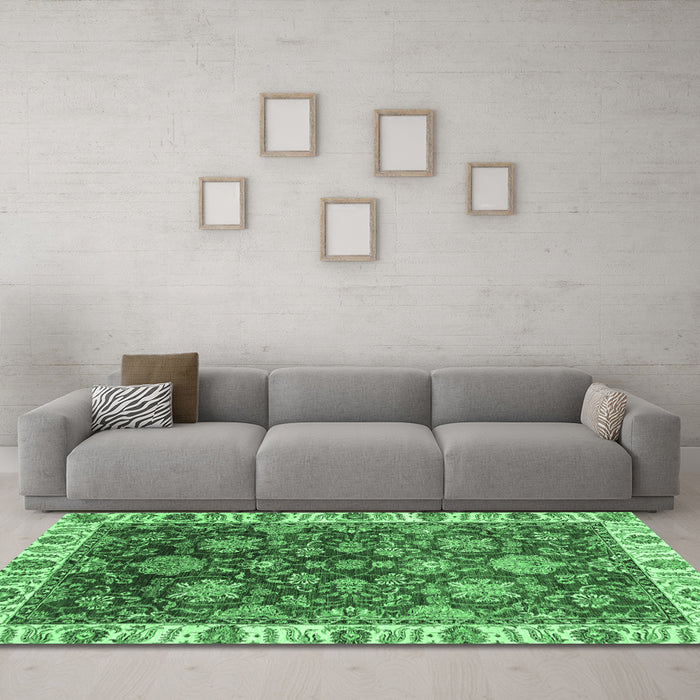 Machine Washable Oriental Emerald Green Traditional Area Rugs in a Living Room,, wshabs3123emgrn