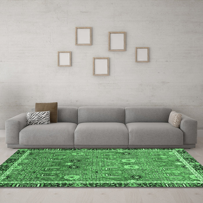 Machine Washable Oriental Emerald Green Traditional Area Rugs in a Living Room,, wshabs3125emgrn