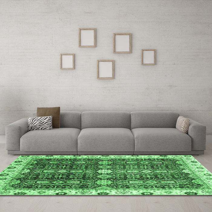 Machine Washable Oriental Emerald Green Traditional Area Rugs in a Living Room,, wshabs3129emgrn