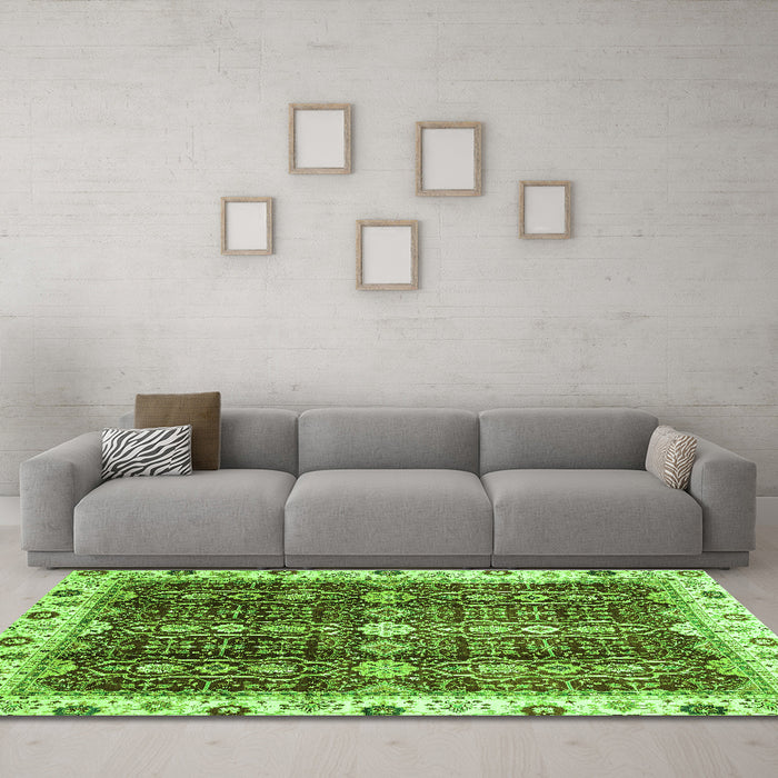 Machine Washable Oriental Green Traditional Area Rugs in a Living Room,, wshabs3129grn