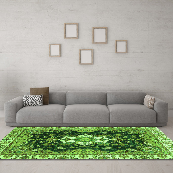 Machine Washable Geometric Green Traditional Area Rugs in a Living Room,, wshabs3132grn