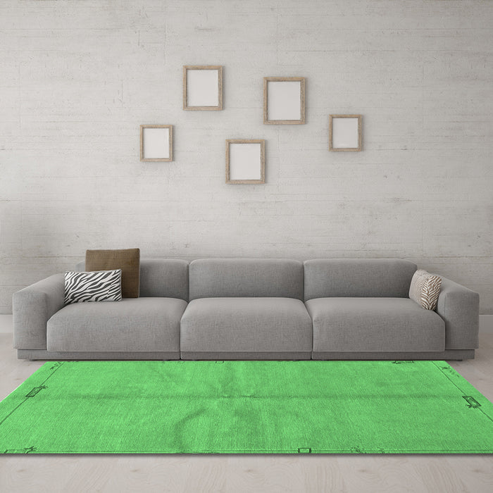 Machine Washable Abstract Emerald Green Modern Area Rugs in a Living Room,, wshabs3149emgrn