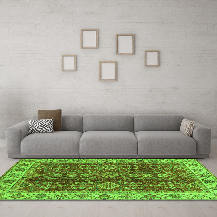 Machine Washable Abstract Green Modern Area Rugs in a Living Room,, wshabs3155grn