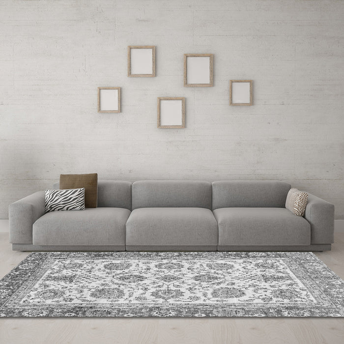 Machine Washable Oriental Gray Traditional Rug in a Living Room,, wshabs3158gry