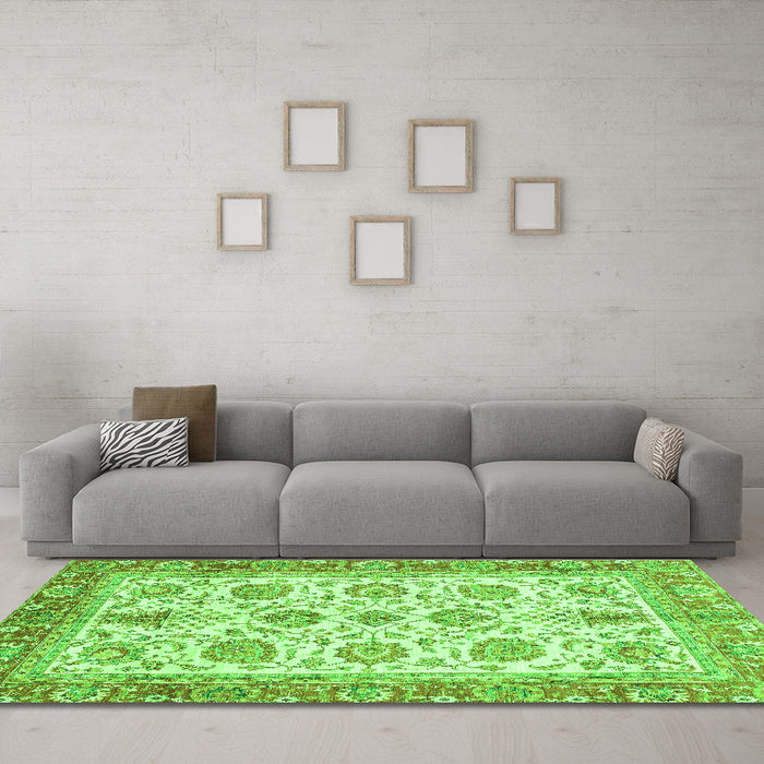 Machine Washable Oriental Green Traditional Area Rugs in a Living Room,, wshabs3158grn