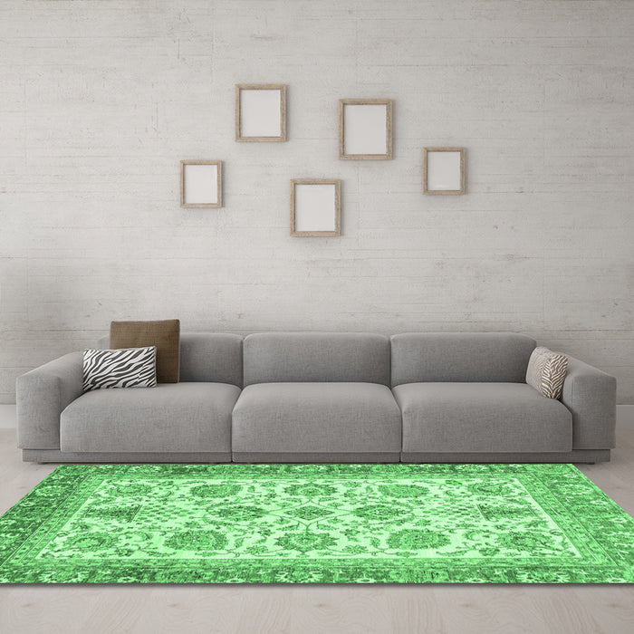 Machine Washable Oriental Emerald Green Traditional Area Rugs in a Living Room,, wshabs3158emgrn