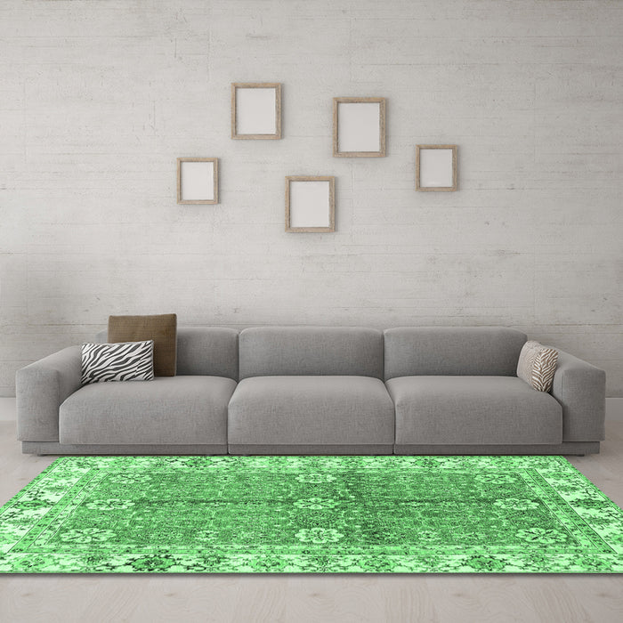 Machine Washable Oriental Emerald Green Traditional Area Rugs in a Living Room,, wshabs3163emgrn