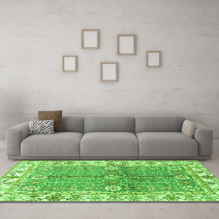 Machine Washable Oriental Green Traditional Area Rugs in a Living Room,, wshabs3163grn