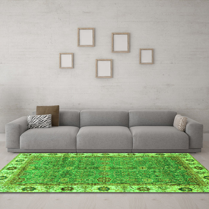 Machine Washable Oriental Green Traditional Area Rugs in a Living Room,, wshabs3167grn