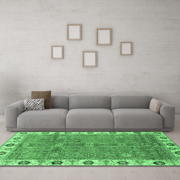 Machine Washable Oriental Emerald Green Traditional Area Rugs in a Living Room,, wshabs3167emgrn