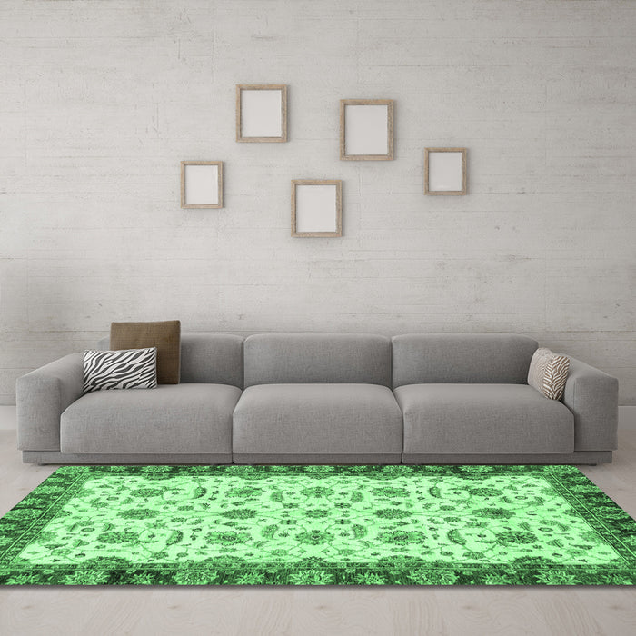 Machine Washable Oriental Emerald Green Traditional Area Rugs in a Living Room,, wshabs3168emgrn