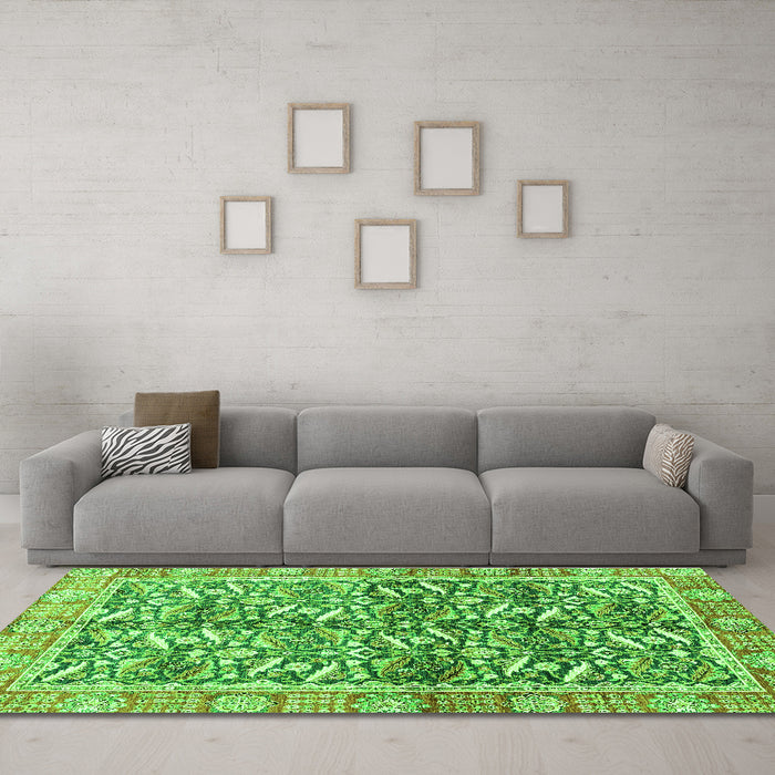Machine Washable Oriental Green Traditional Area Rugs in a Living Room,, wshabs3171grn
