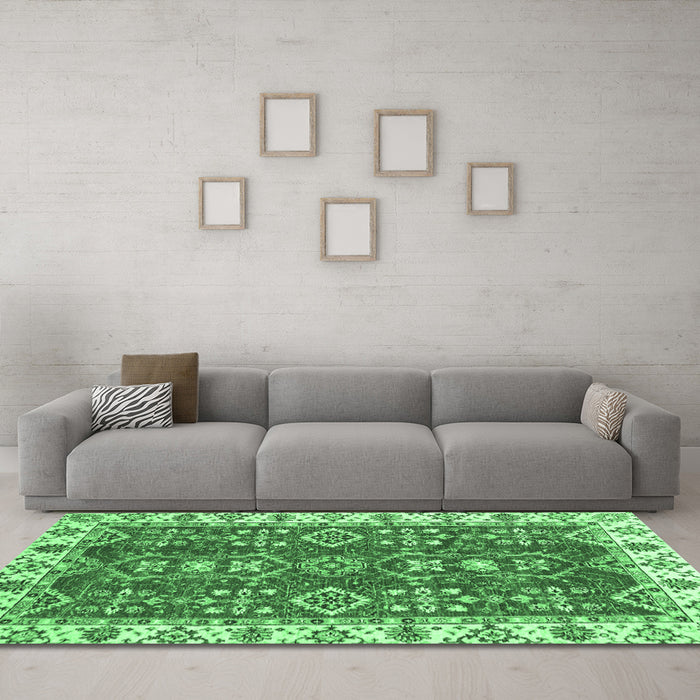Machine Washable Oriental Emerald Green Traditional Area Rugs in a Living Room,, wshabs3173emgrn