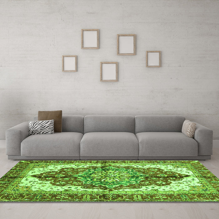 Machine Washable Persian Green Traditional Area Rugs in a Living Room,, wshabs3179grn