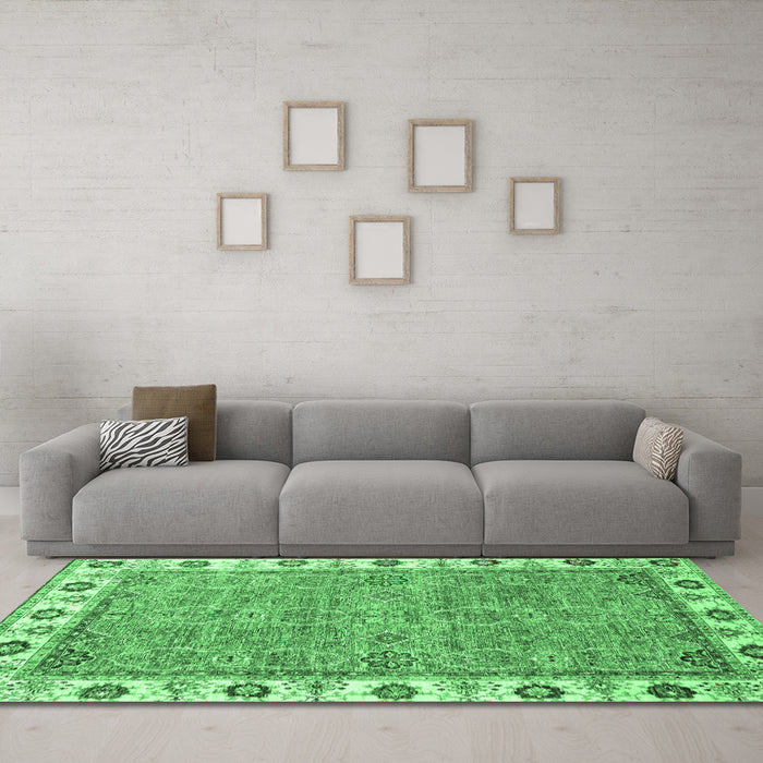 Machine Washable Oriental Emerald Green Traditional Area Rugs in a Living Room,, wshabs3194emgrn
