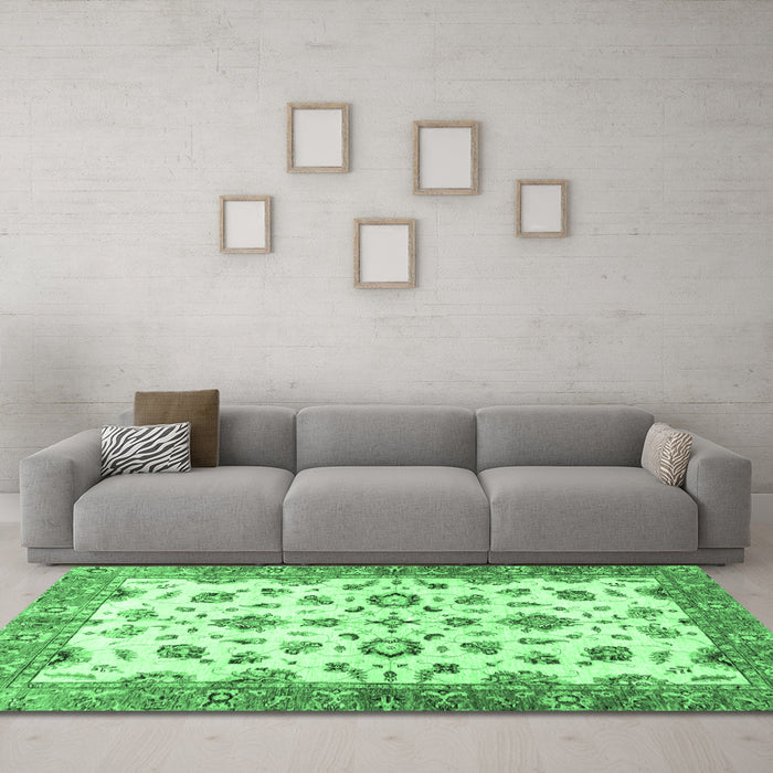 Machine Washable Oriental Emerald Green Traditional Area Rugs in a Living Room,, wshabs3195emgrn