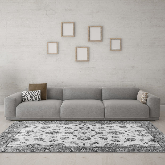 Machine Washable Oriental Gray Traditional Rug in a Living Room,, wshabs3195gry