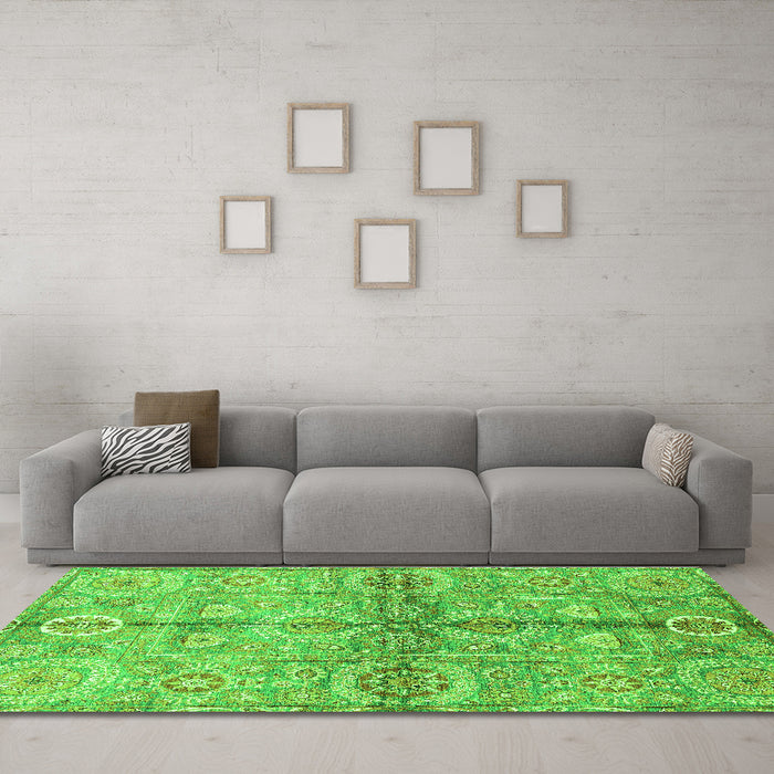 Machine Washable Oriental Green Traditional Area Rugs in a Living Room,, wshabs3202grn