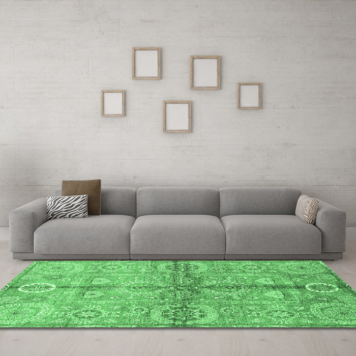 Machine Washable Oriental Emerald Green Traditional Area Rugs in a Living Room,, wshabs3202emgrn