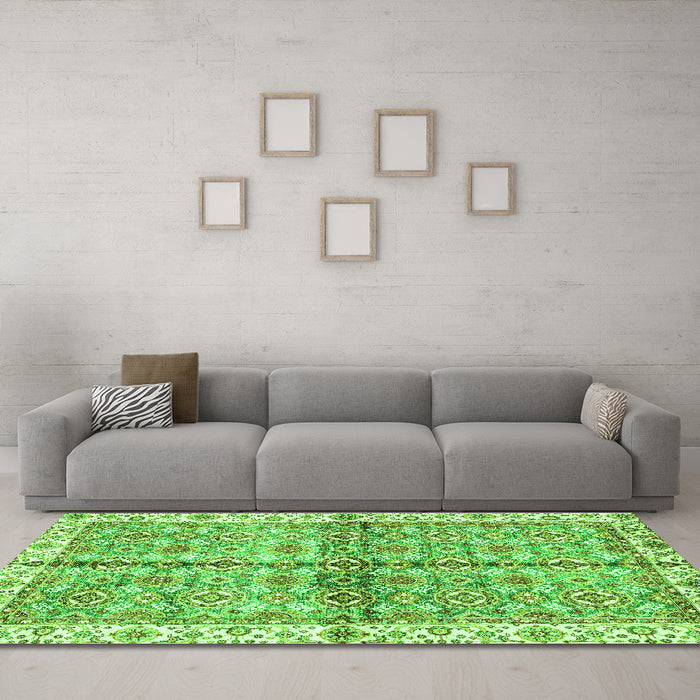 Machine Washable Oriental Green Traditional Area Rugs in a Living Room,, wshabs3204grn