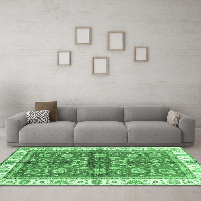 Machine Washable Oriental Emerald Green Traditional Area Rugs in a Living Room,, wshabs3207emgrn