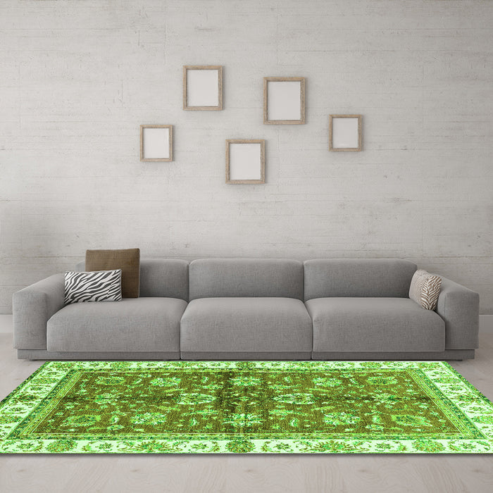 Machine Washable Oriental Green Traditional Area Rugs in a Living Room,, wshabs3207grn