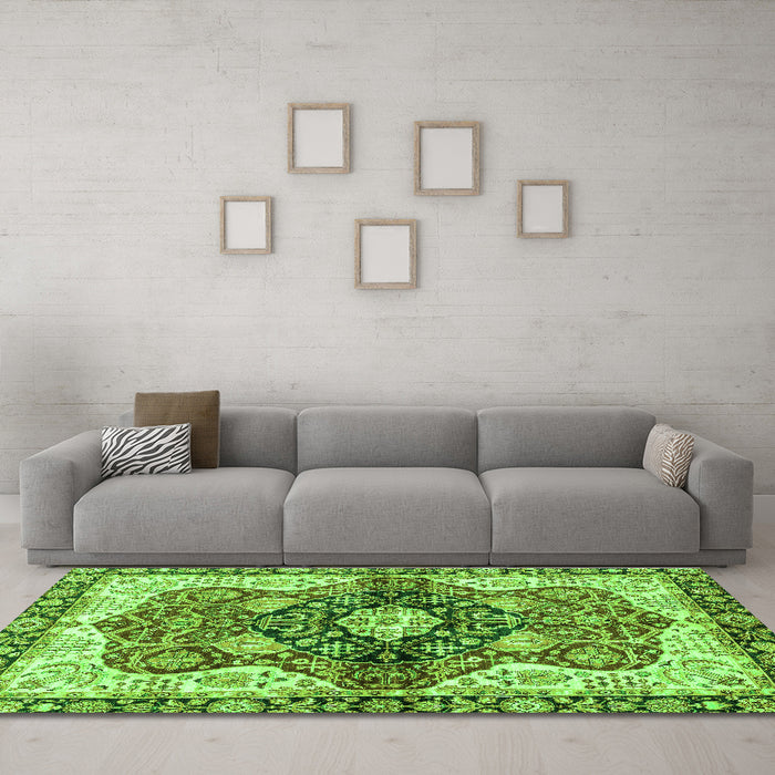 Machine Washable Persian Green Traditional Area Rugs in a Living Room,, wshabs3208grn