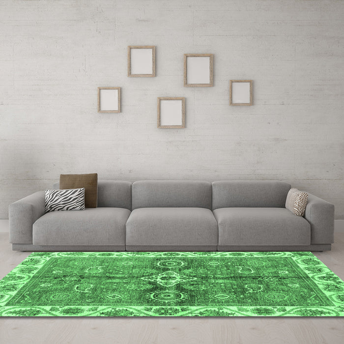Machine Washable Oriental Emerald Green Traditional Area Rugs in a Living Room,, wshabs3210emgrn