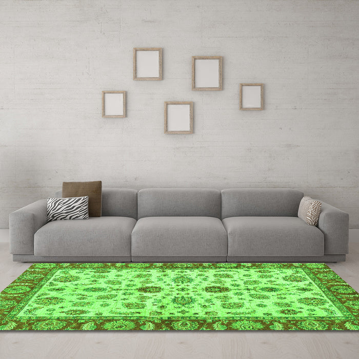 Machine Washable Oriental Green Traditional Area Rugs in a Living Room,, wshabs3212grn