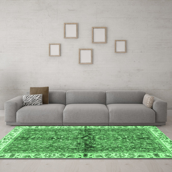 Machine Washable Oriental Emerald Green Traditional Area Rugs in a Living Room,, wshabs3213emgrn