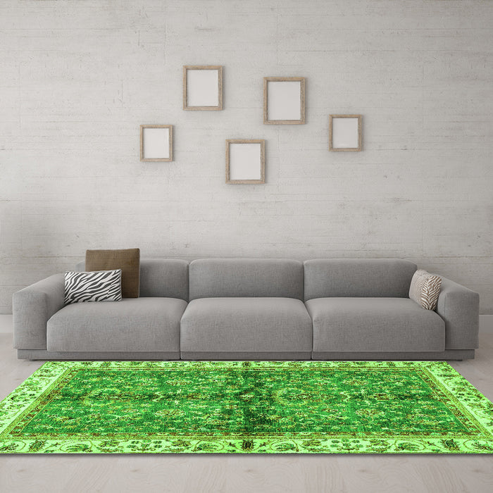 Machine Washable Oriental Green Traditional Area Rugs in a Living Room,, wshabs3213grn