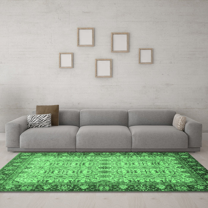 Machine Washable Oriental Emerald Green Traditional Area Rugs in a Living Room,, wshabs3217emgrn
